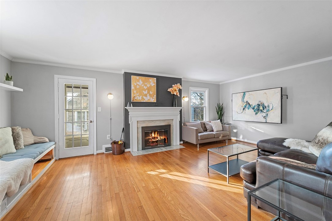 1010 SUMMER PLACE