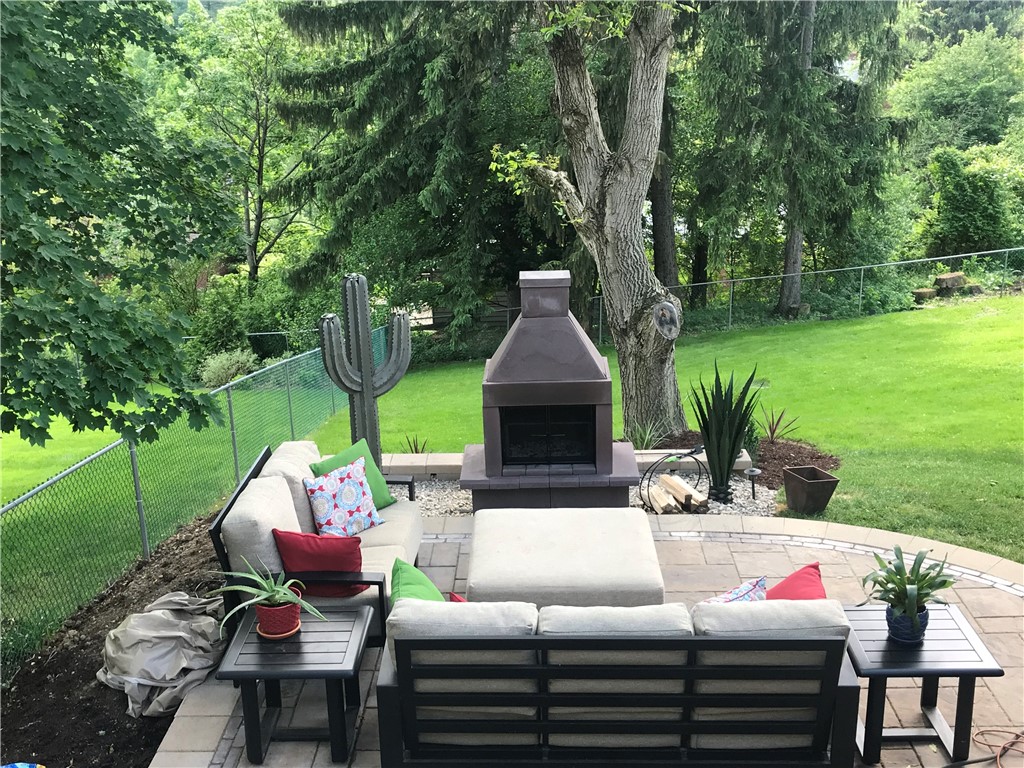 1010 SUMMER PLACE