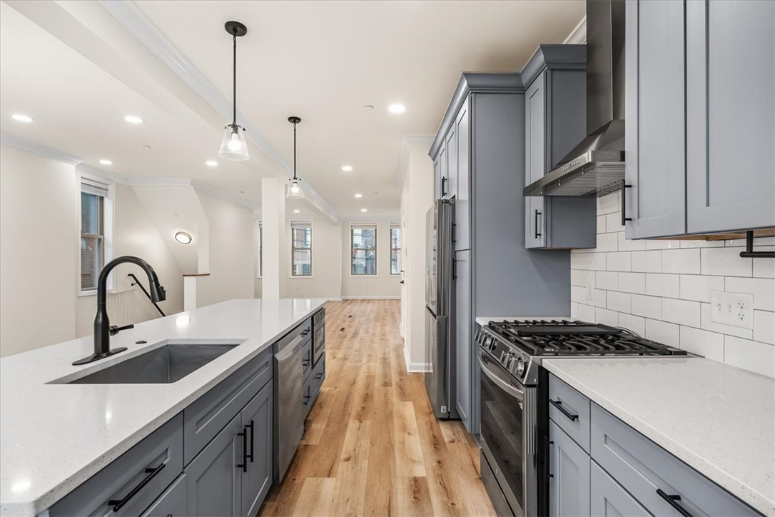 1611 Buena Vista St