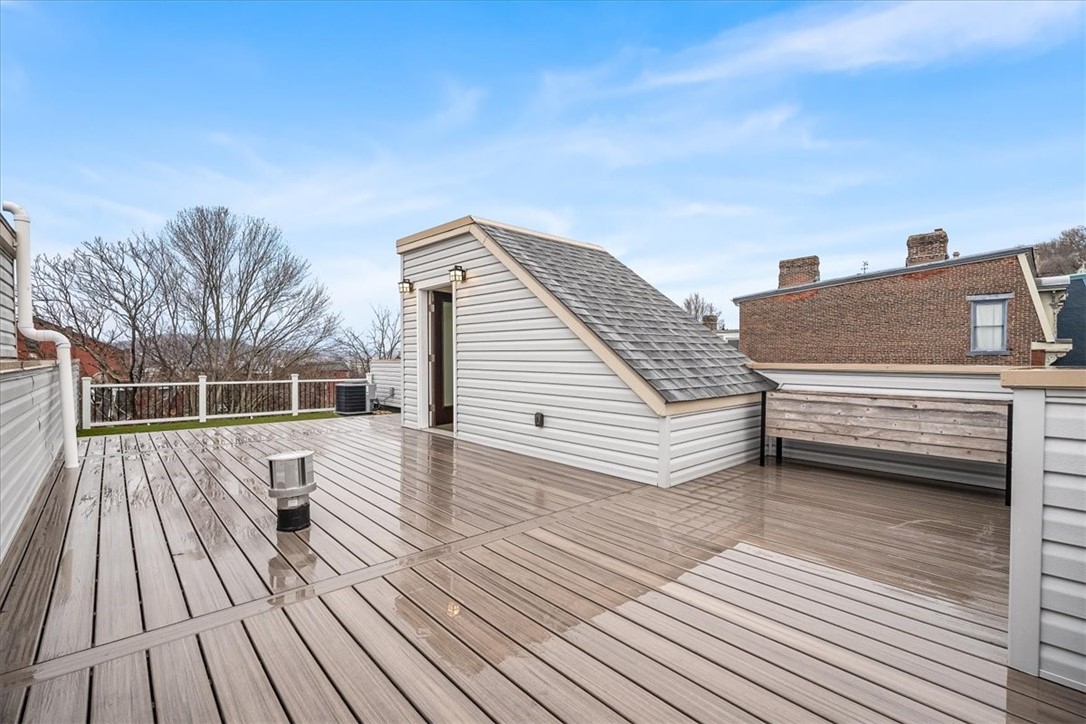 1611 Buena Vista St