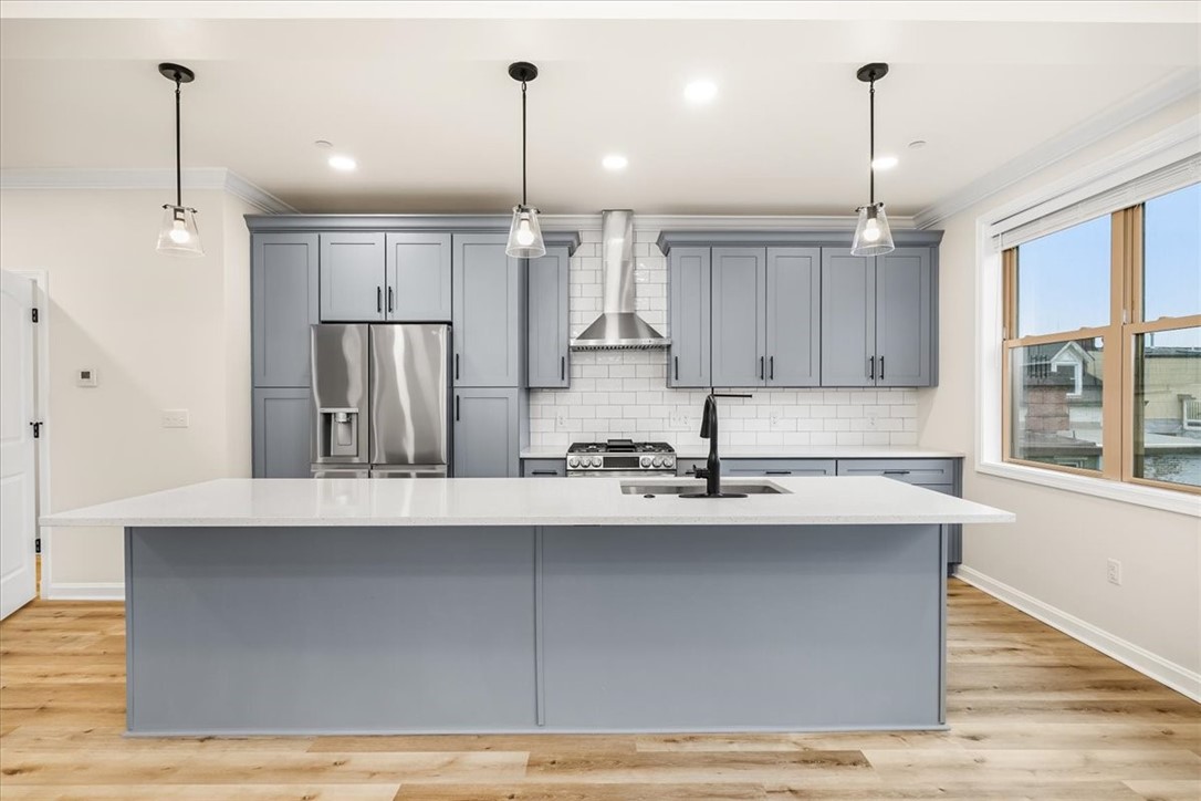 1611 Buena Vista St