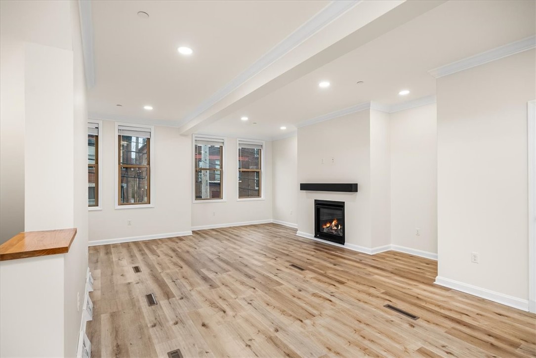 1611 Buena Vista St