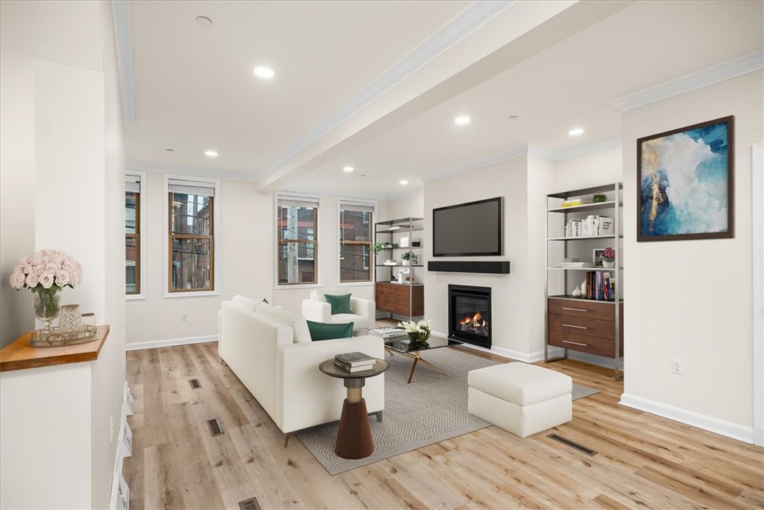 1611 Buena Vista St
