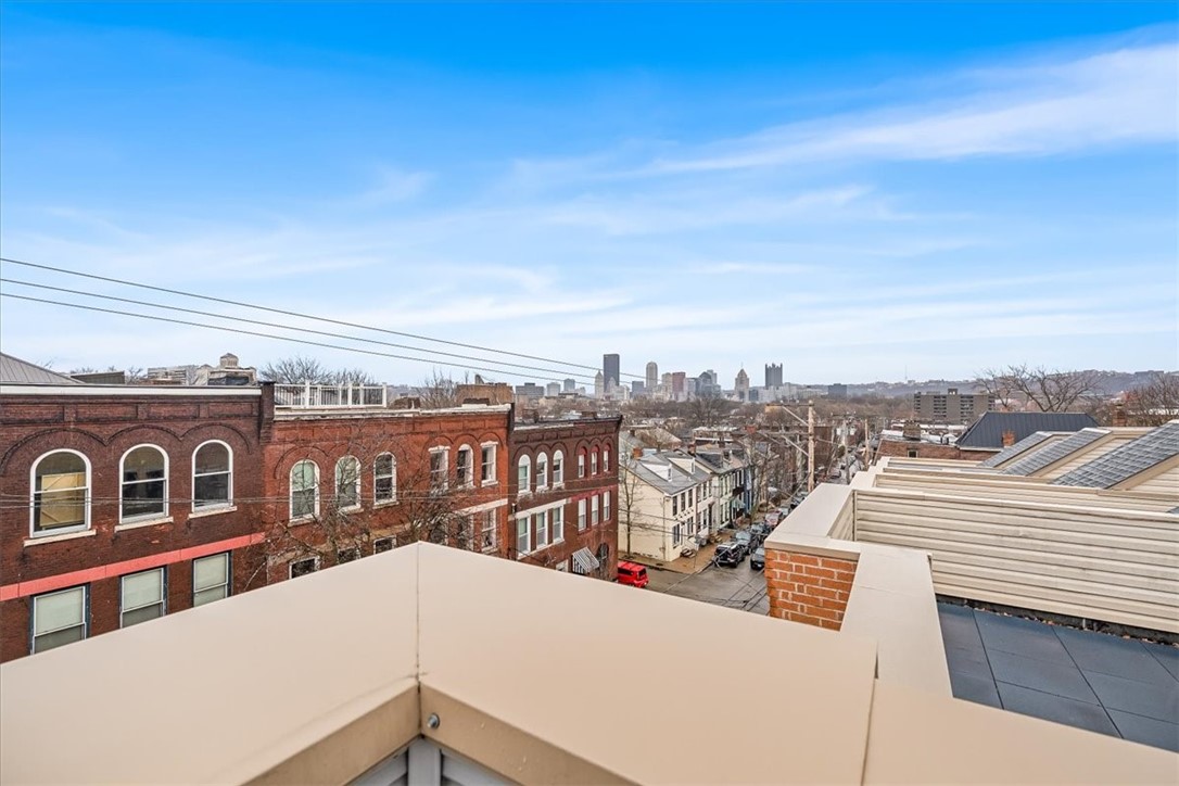 1611 Buena Vista St
