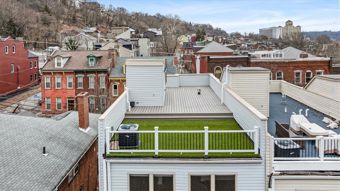 1611 Buena Vista St