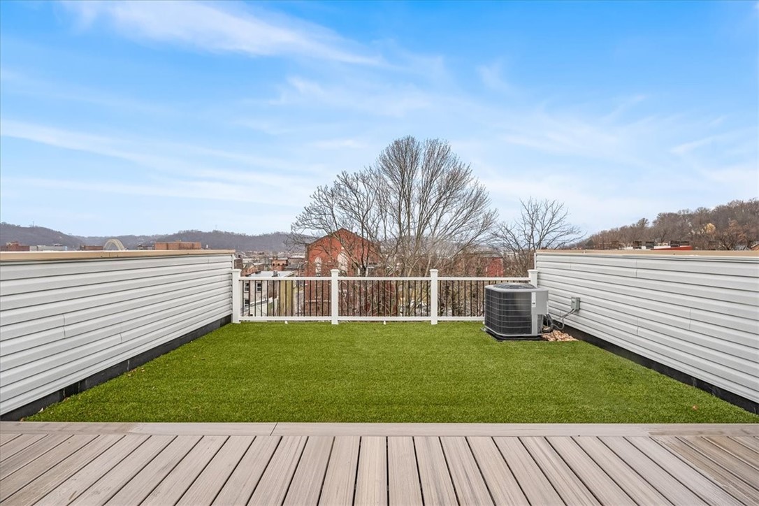 1611 Buena Vista St