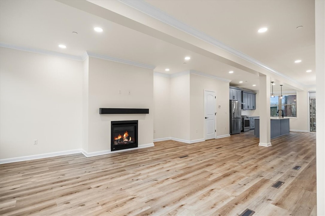 1611 Buena Vista St
