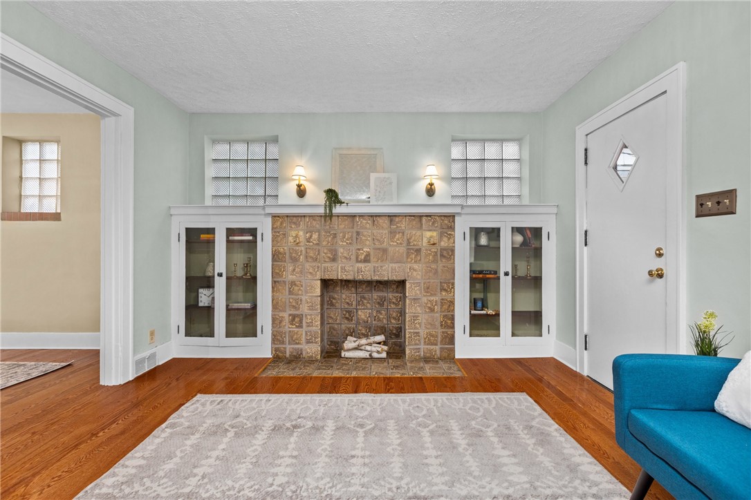 907 Greenfield Ave