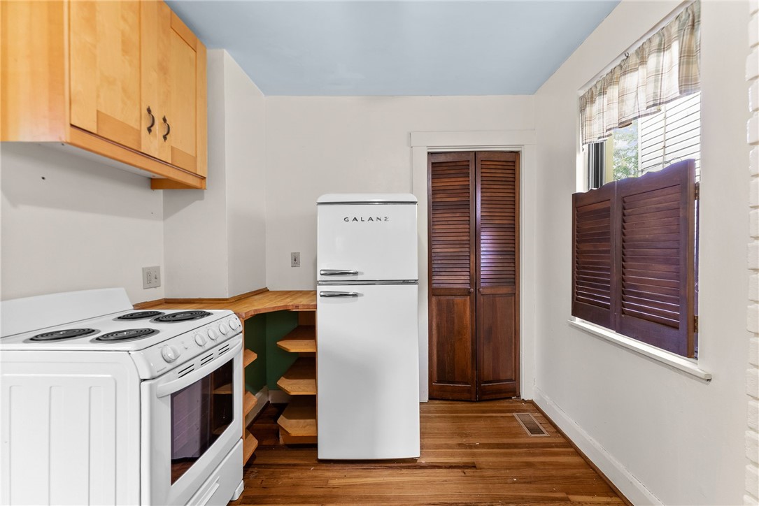 208 E 19th Ave