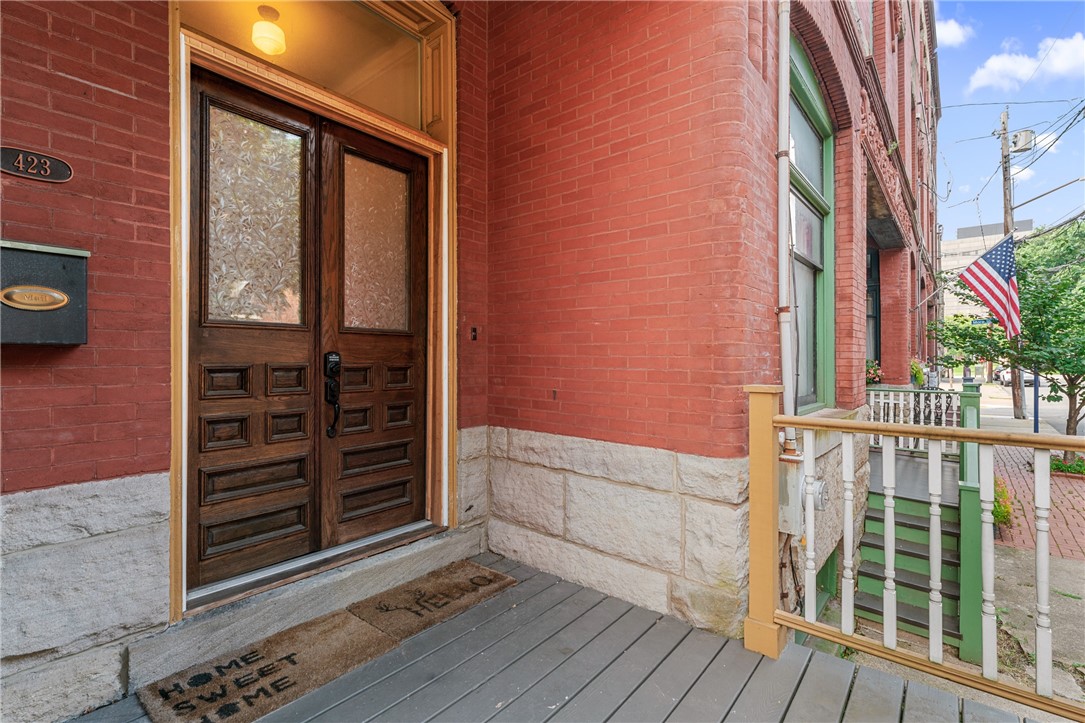 423 Lockhart St