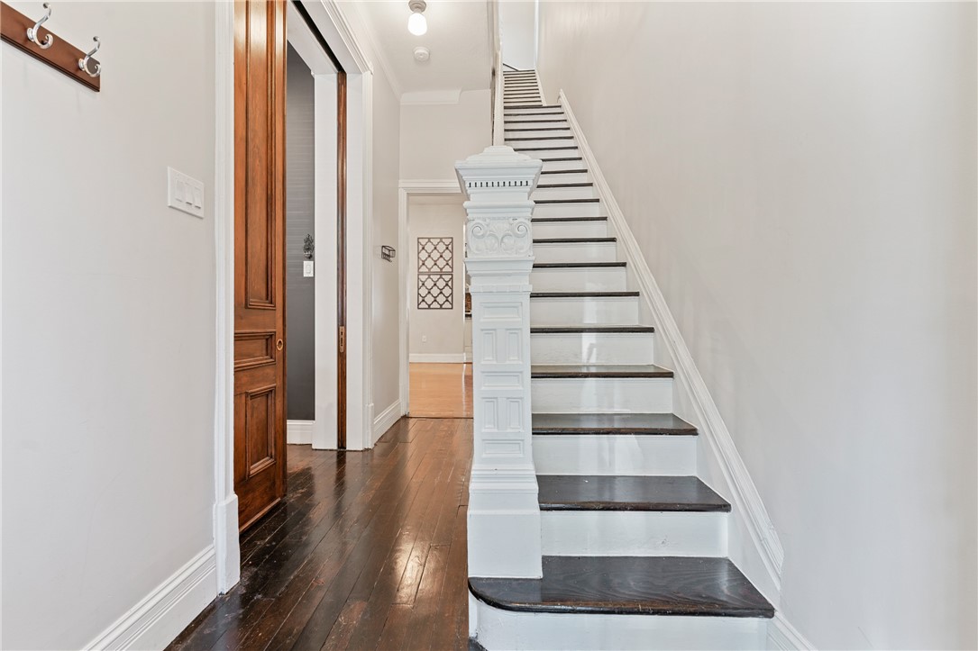 423 Lockhart St