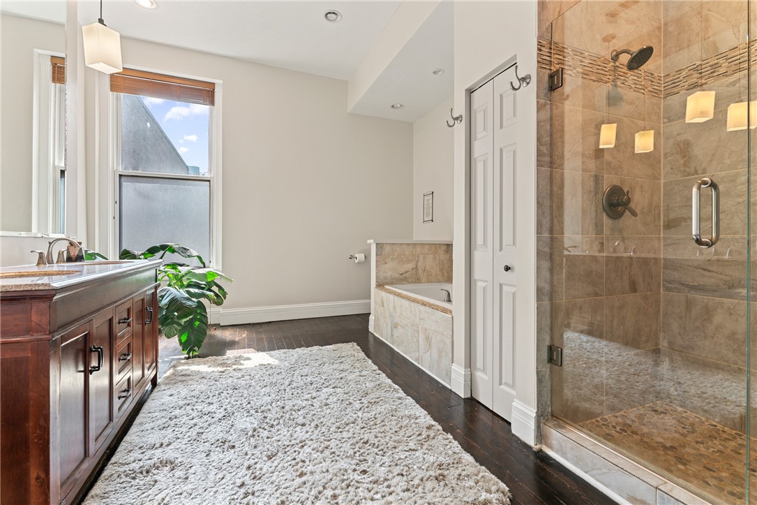 423 Lockhart St