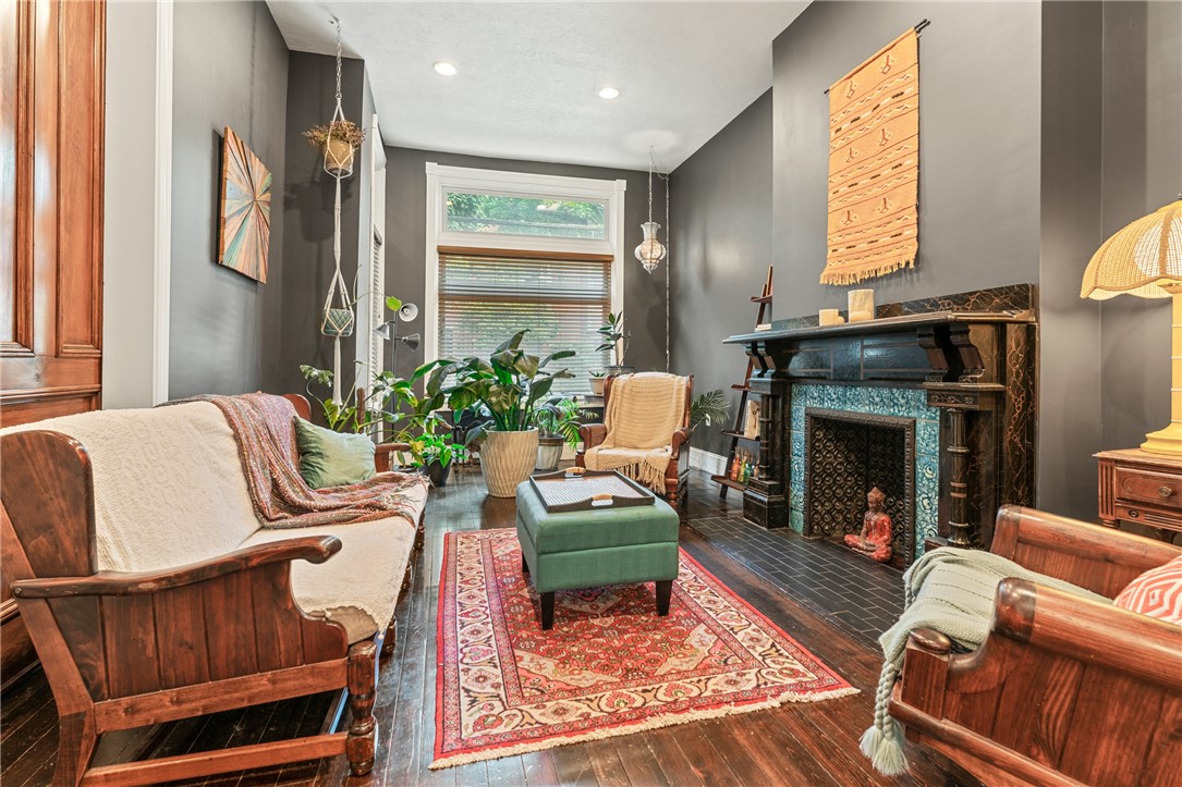 423 Lockhart St