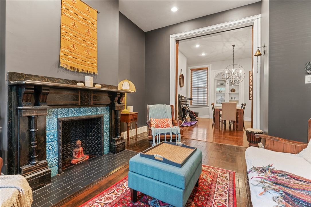 423 Lockhart St
