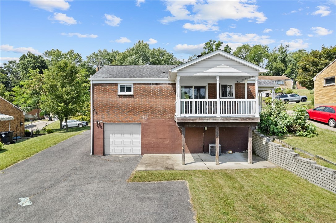 5579 Clarene Dr