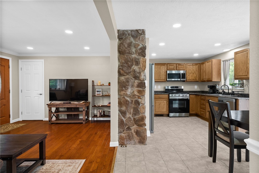 5579 Clarene Dr