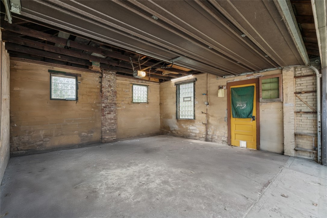 25 W Francis Ave