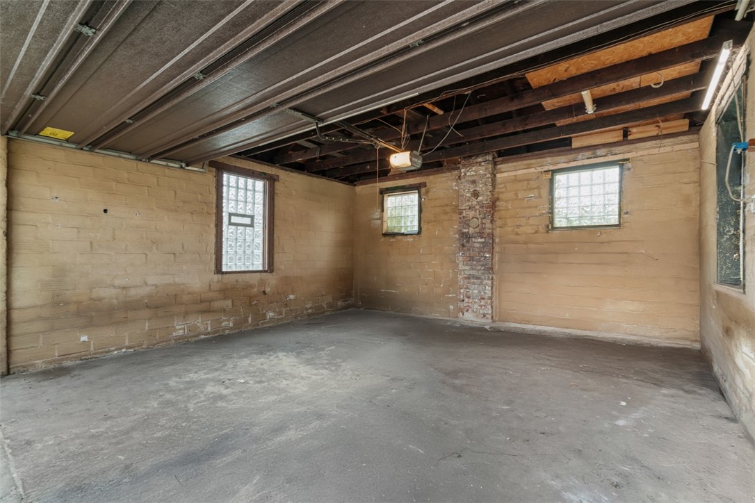 25 W Francis Ave