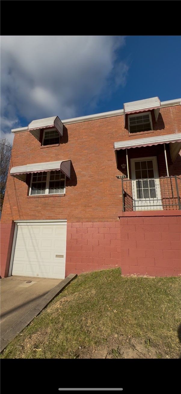 1212 Circle Dr