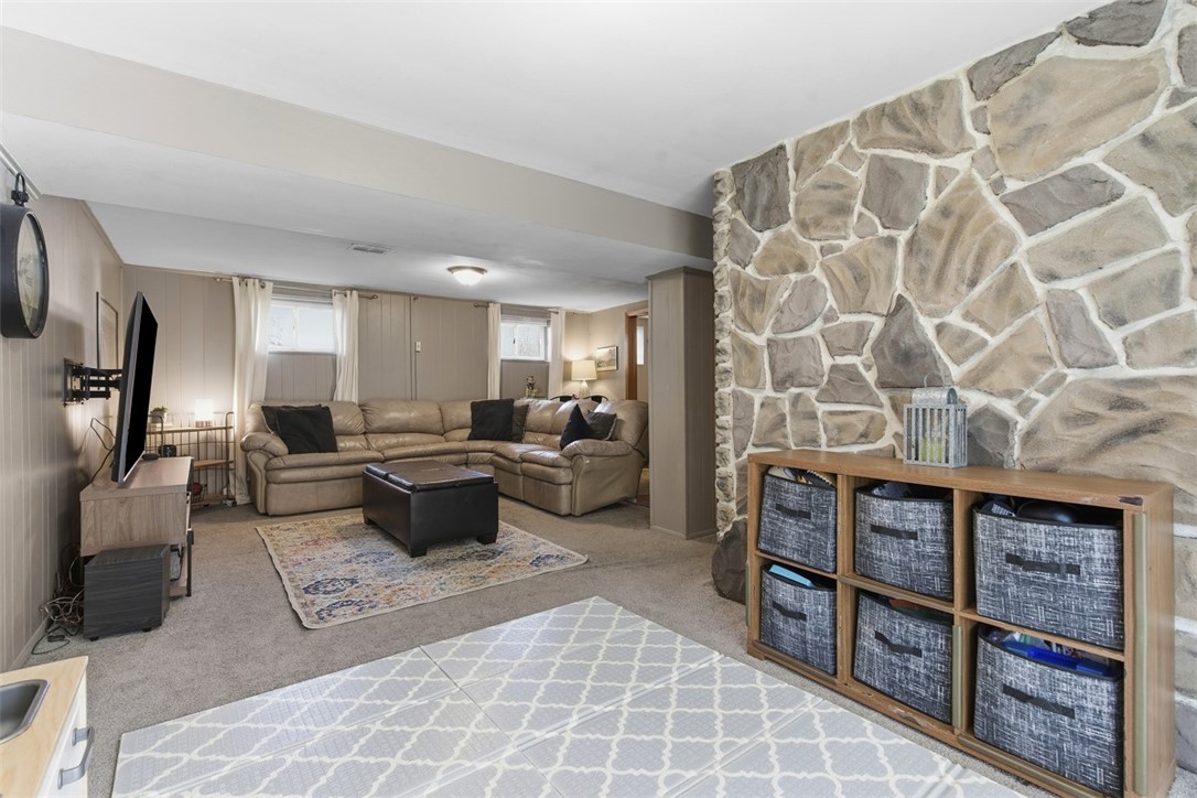 301 Amity Rd