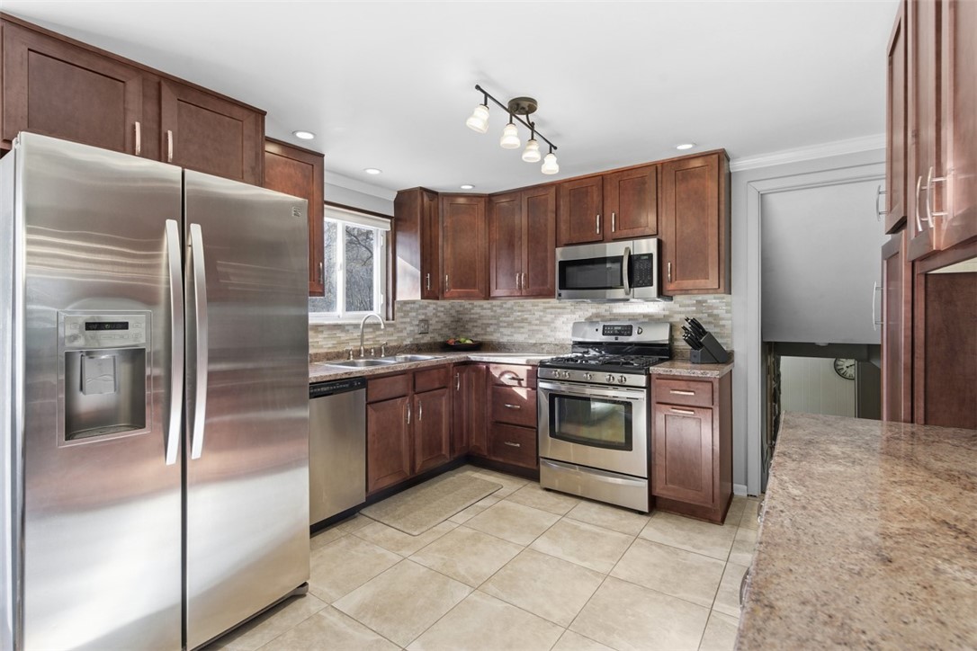 301 Amity Rd