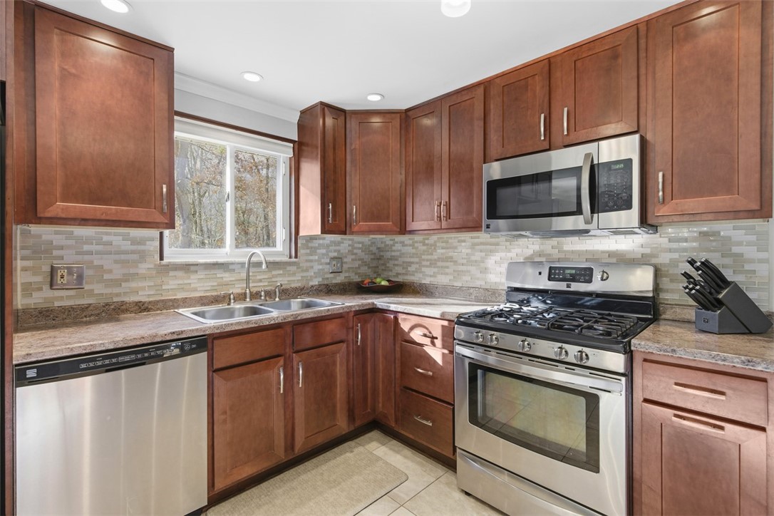 301 Amity Rd