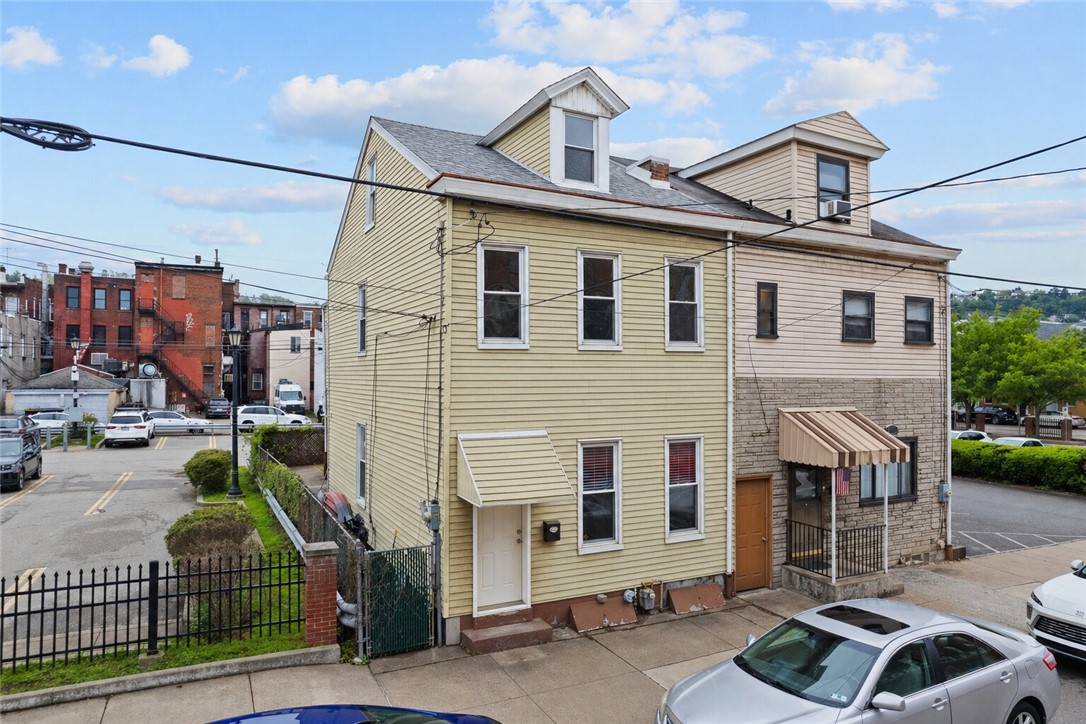 2016 Sidney St