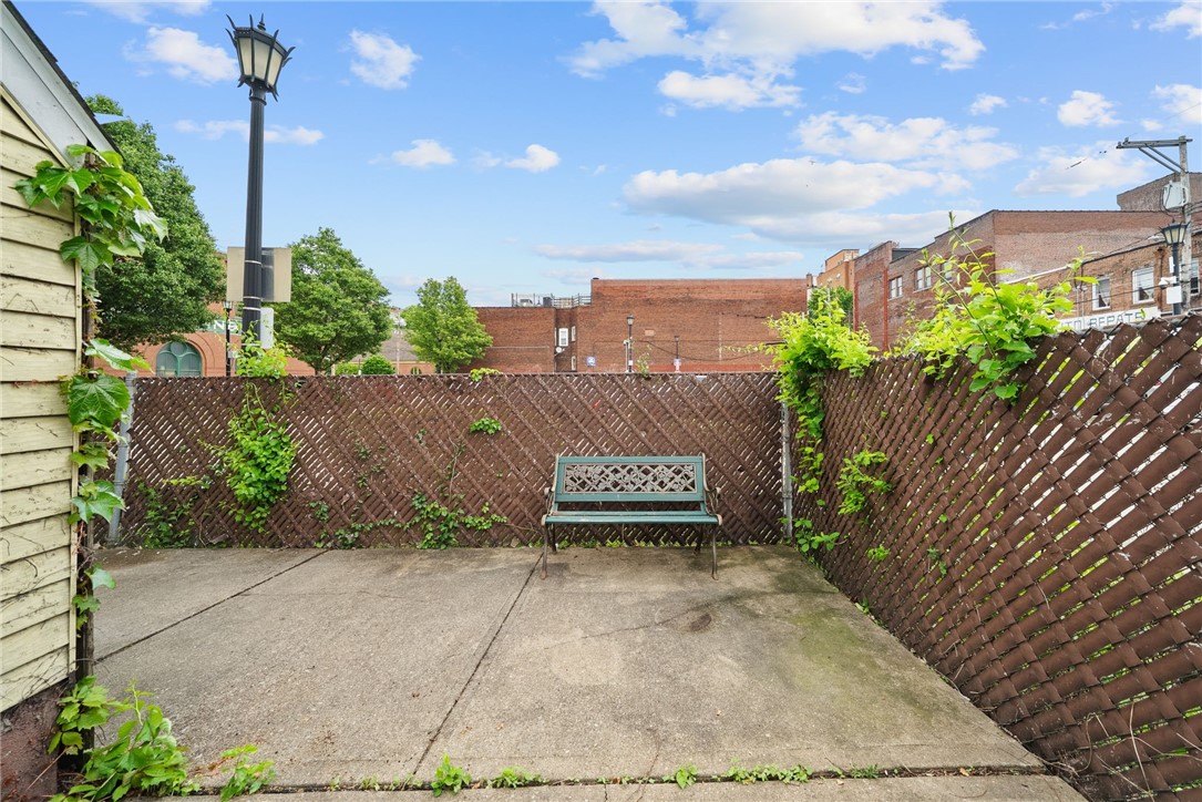 2016 Sidney St
