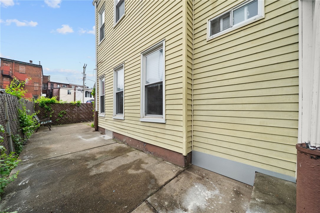 2016 Sidney St