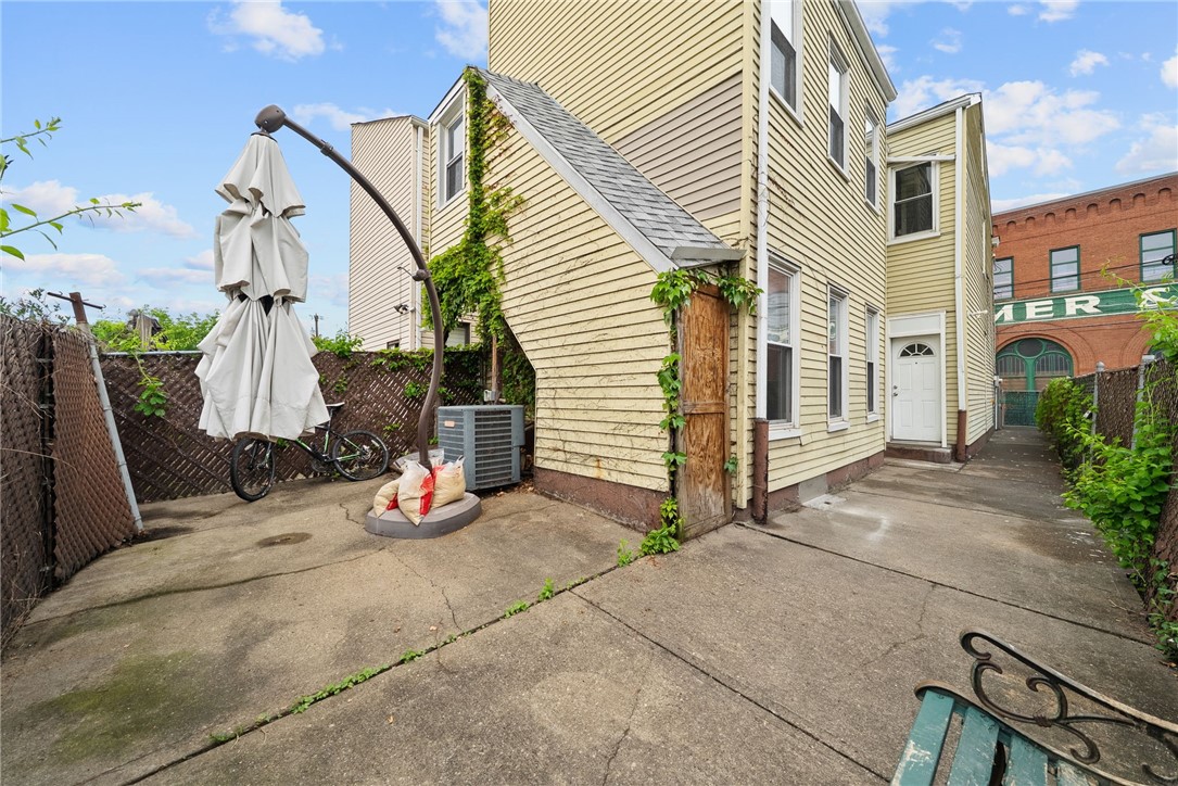 2016 Sidney St