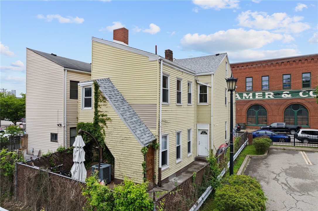 2016 Sidney St