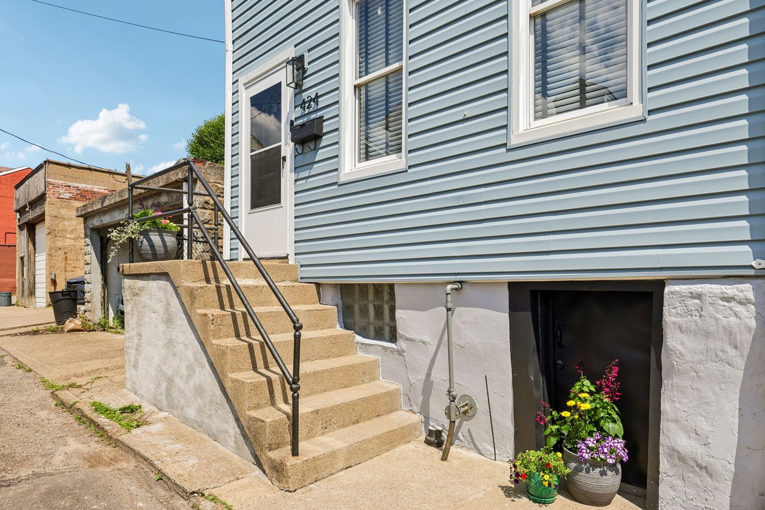 424 Orwell WAY