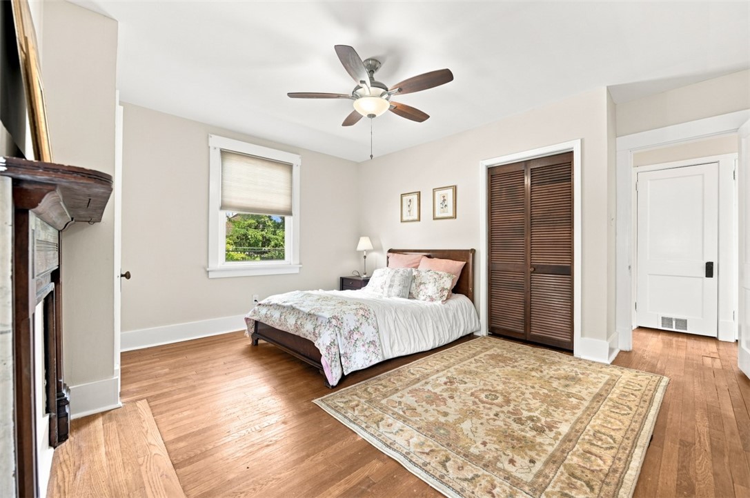 943 Davis Ave