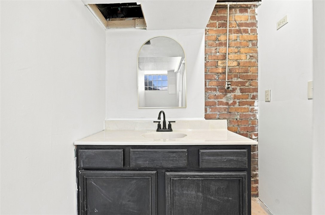 943 Davis Ave
