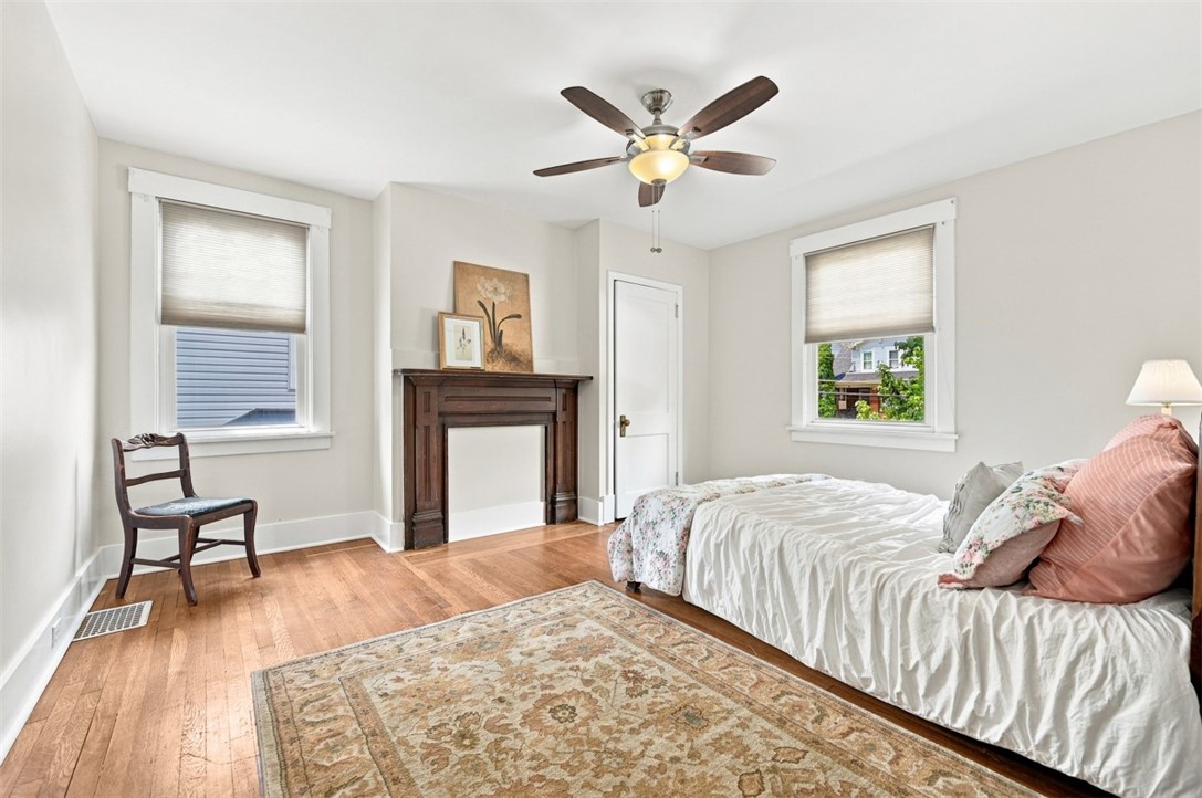943 Davis Ave