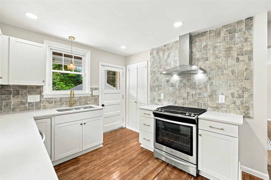 943 Davis Ave