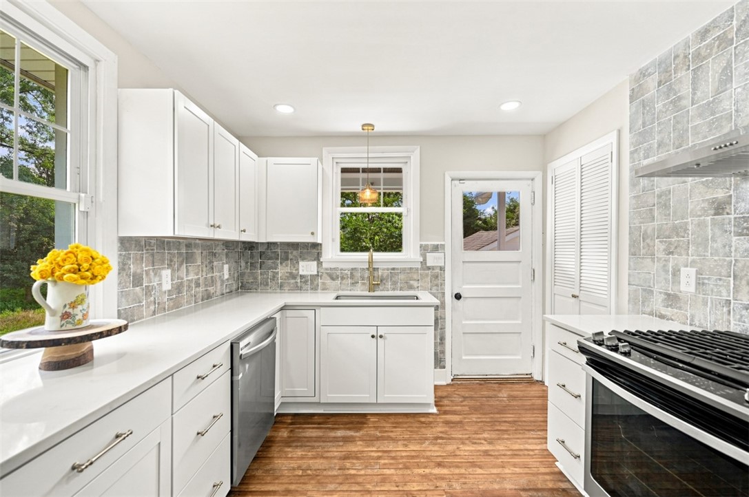 943 Davis Ave