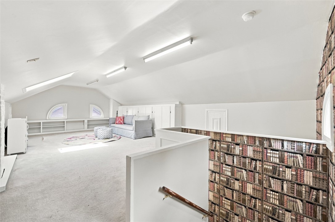943 Davis Ave