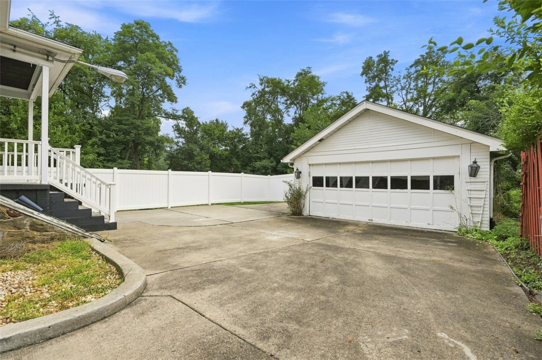 943 Davis Ave