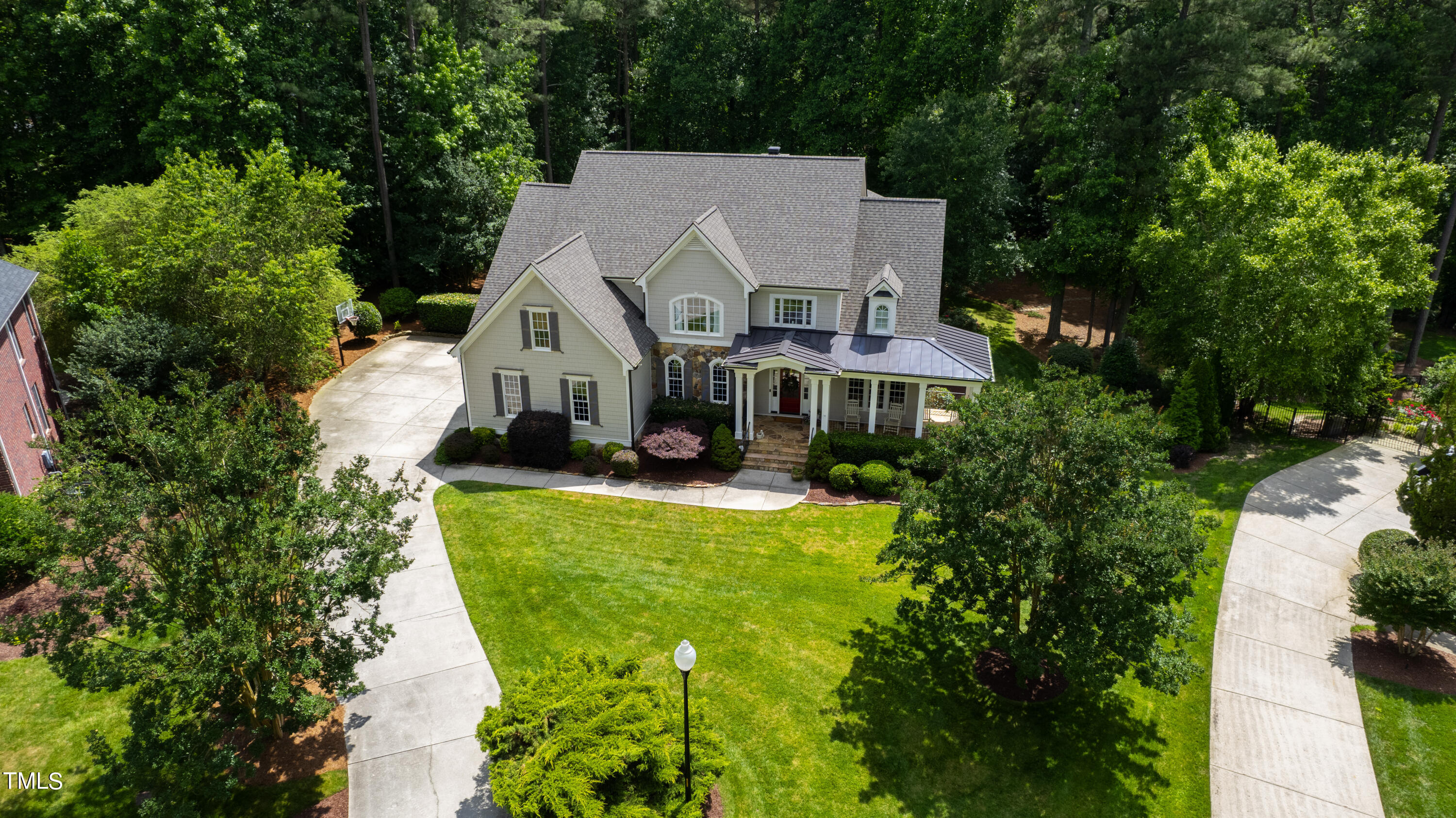 2105 Whirlabout Way