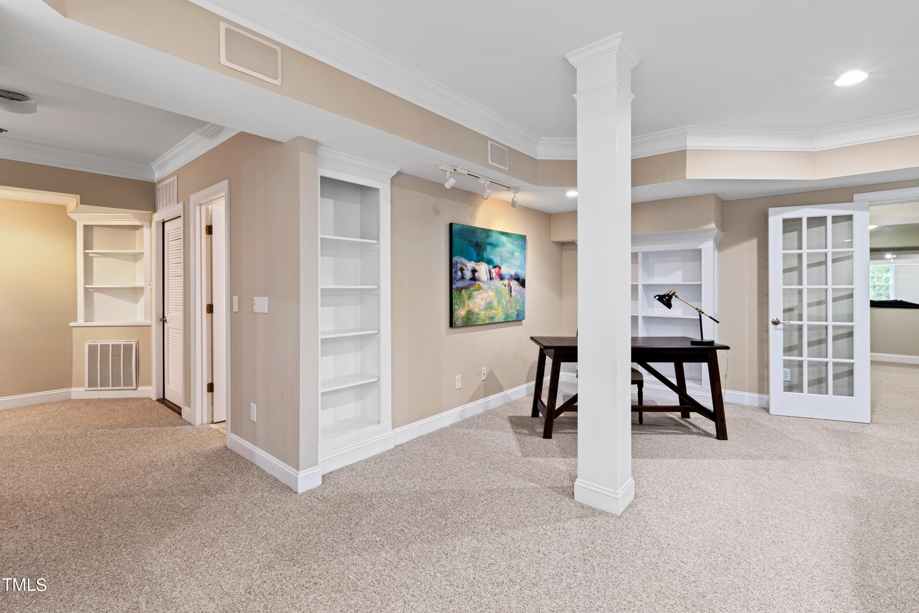 2105 Whirlabout Way