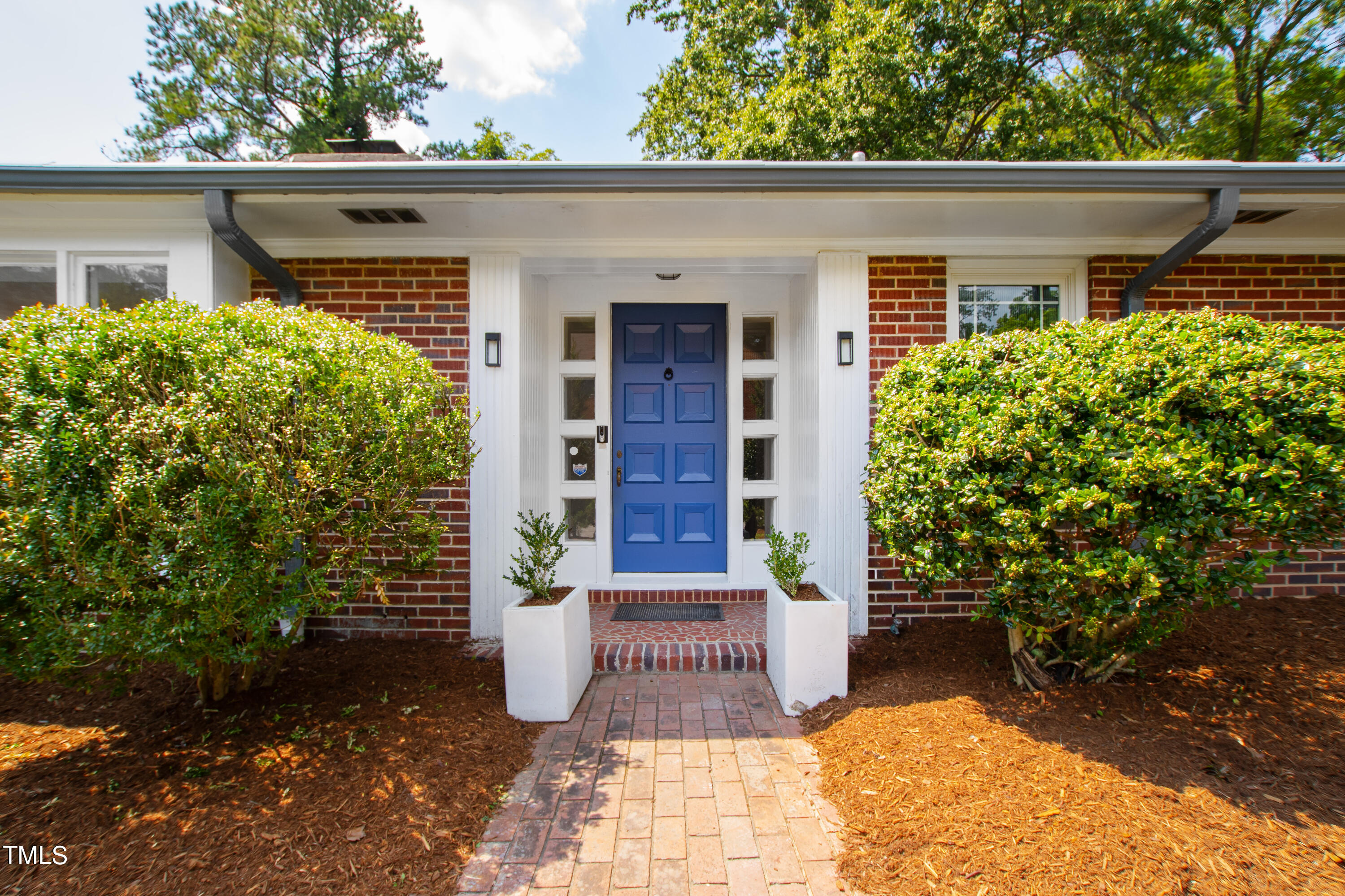 111 Hilton Avenue