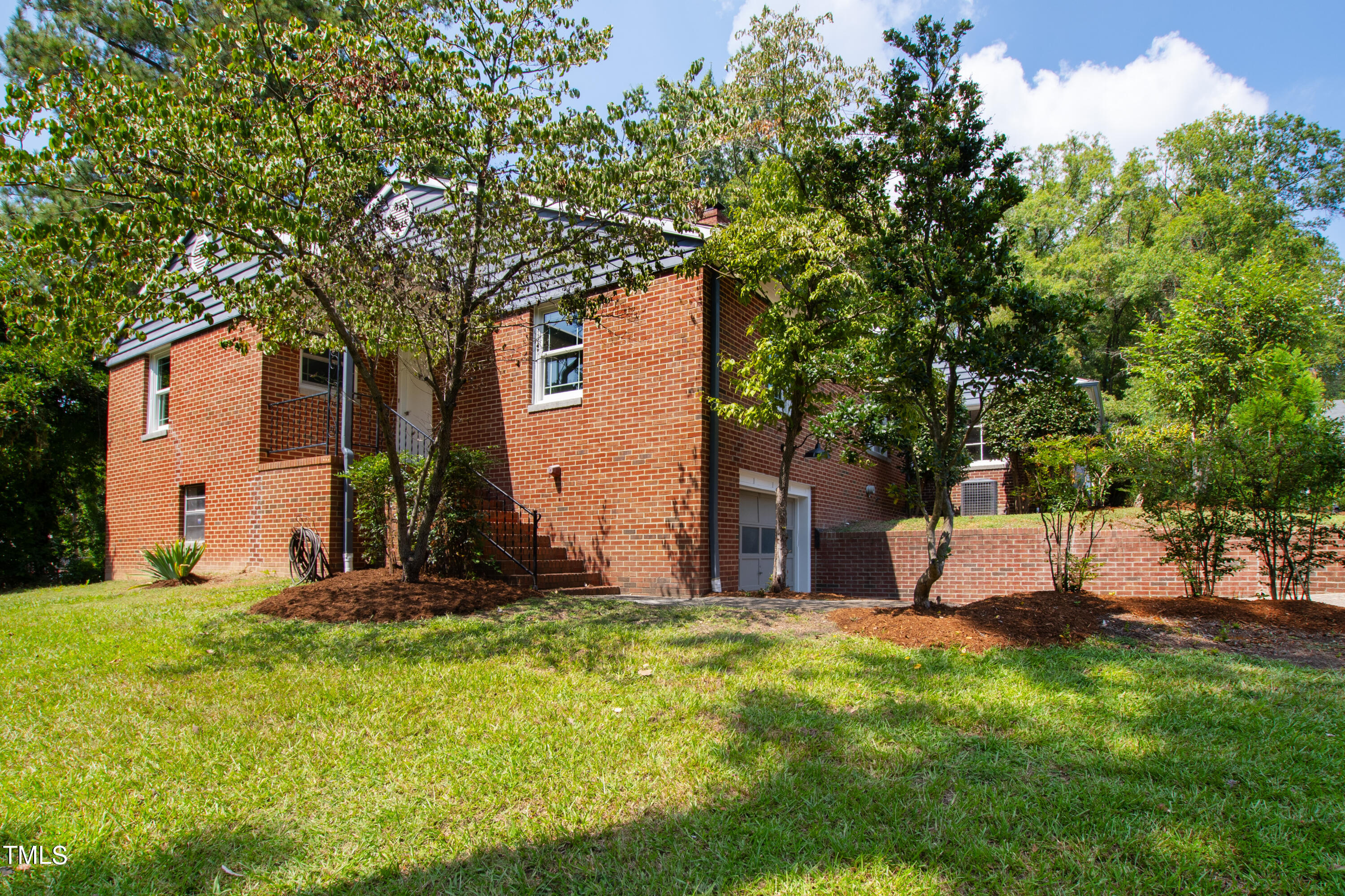 111 Hilton Avenue