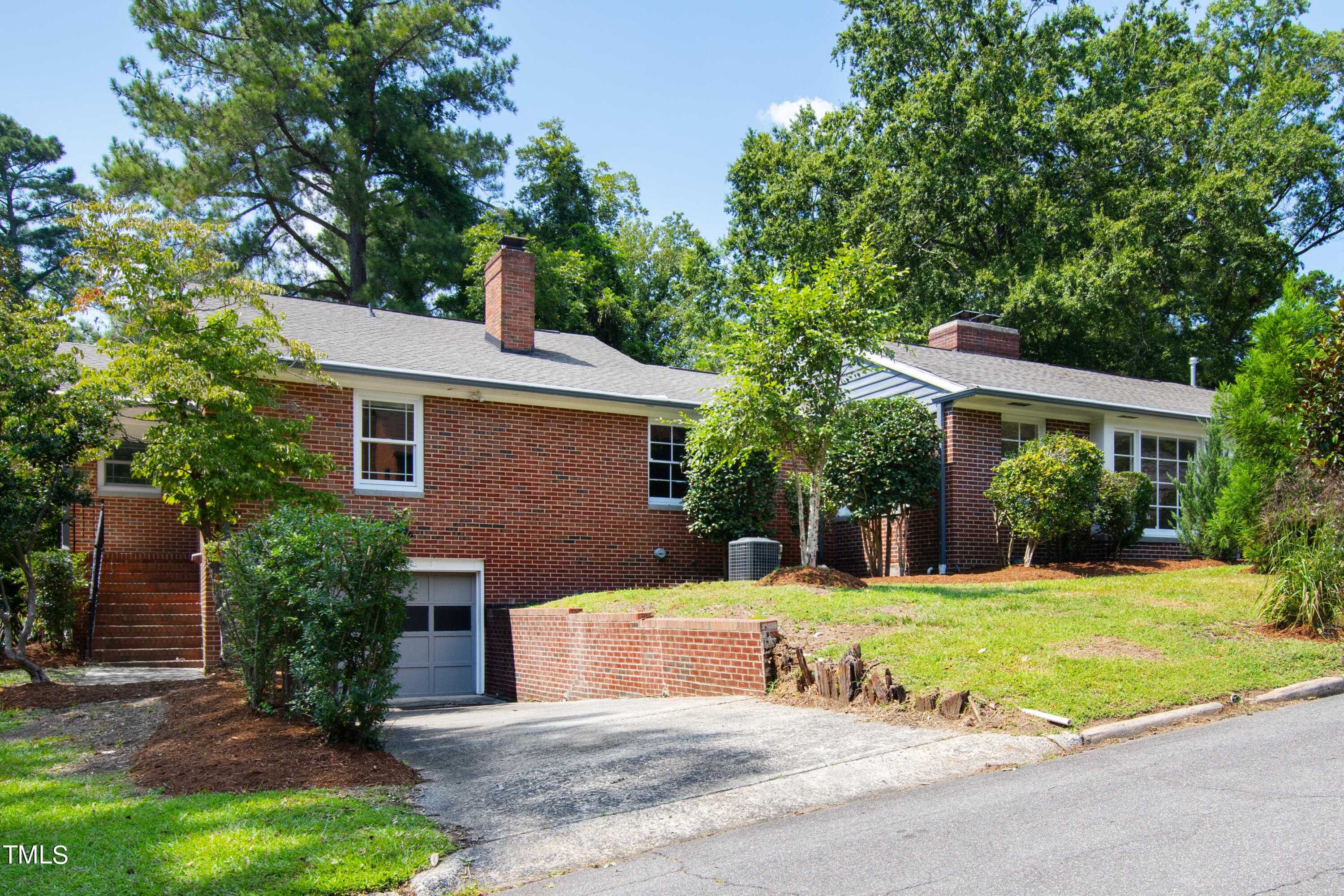 111 Hilton Avenue