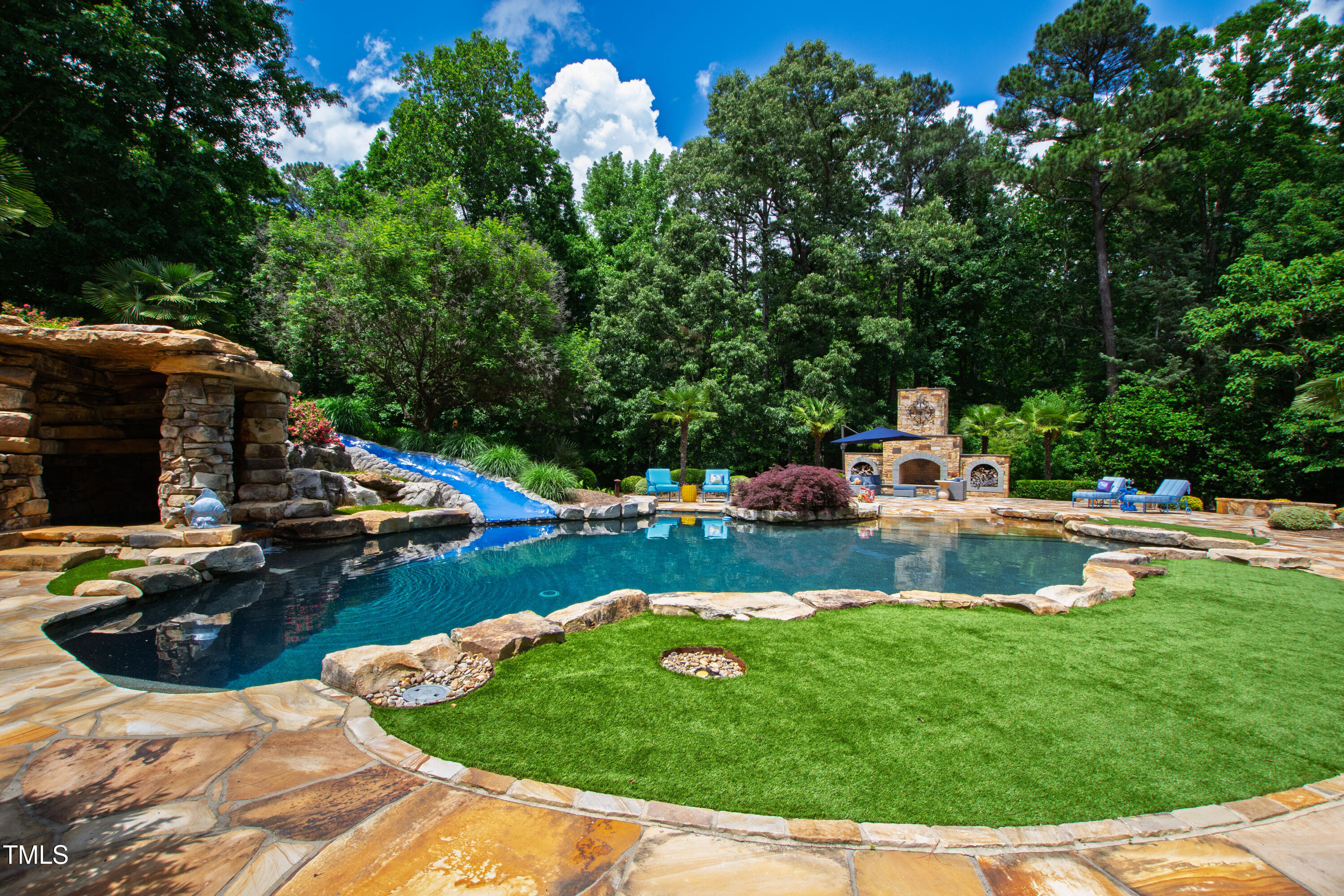 2421 Acanthus Drive