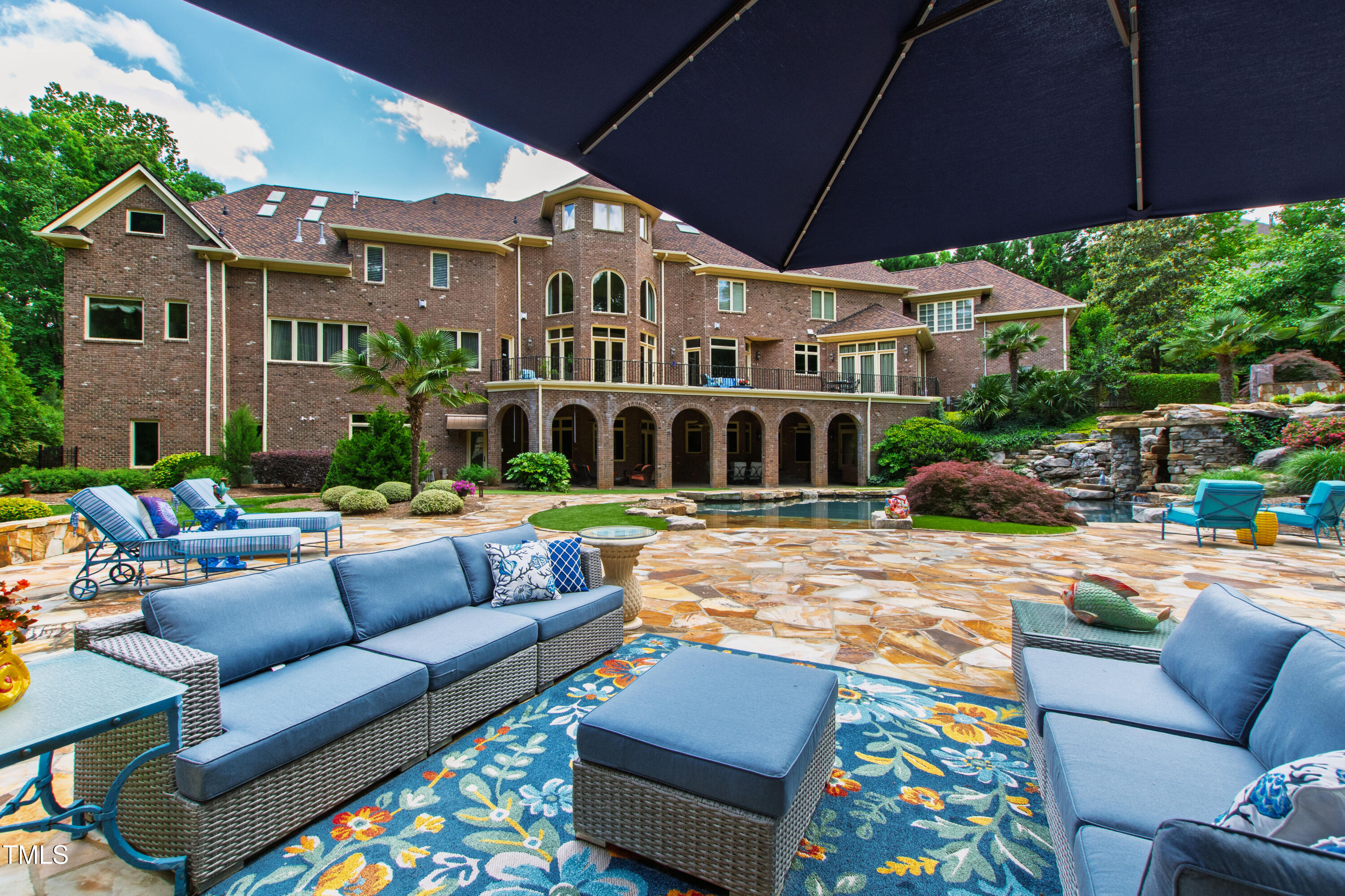 2421 Acanthus Drive