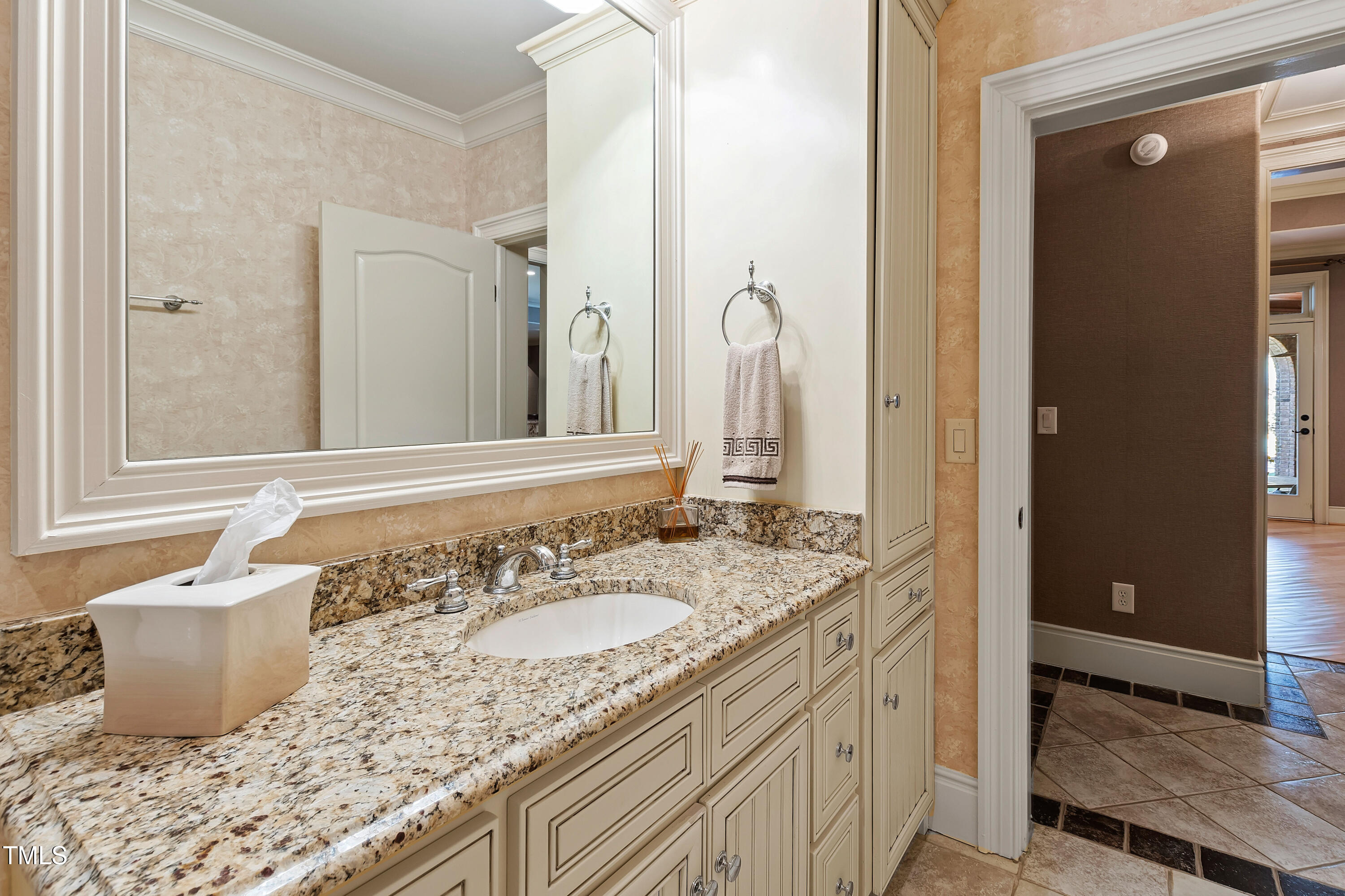 2421 Acanthus Drive