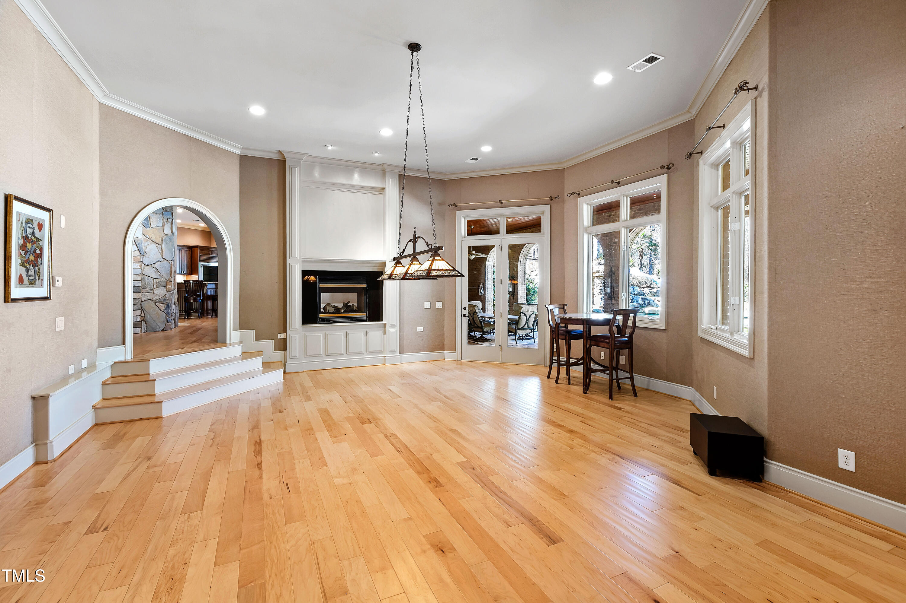 2421 Acanthus Drive
