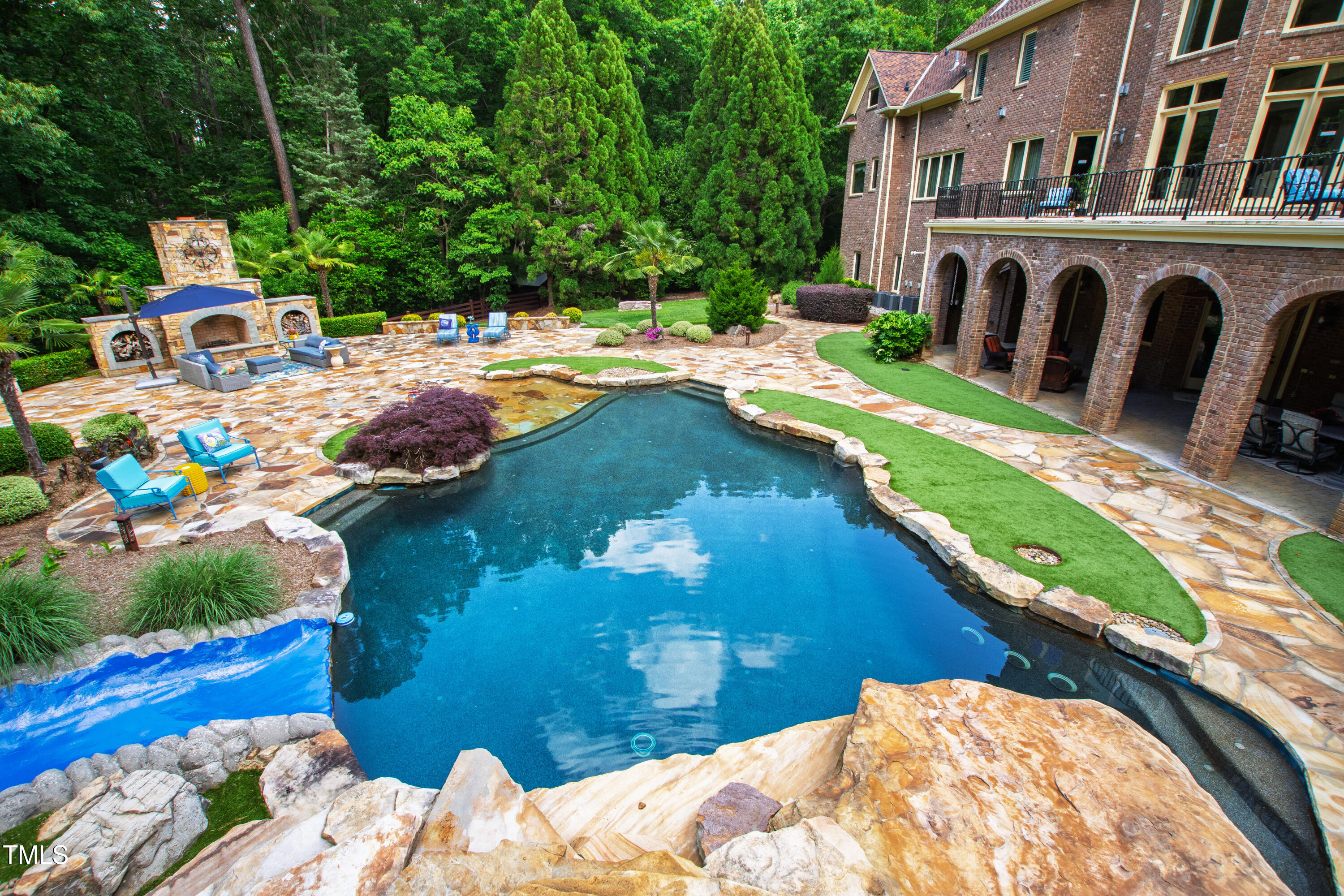 2421 Acanthus Drive