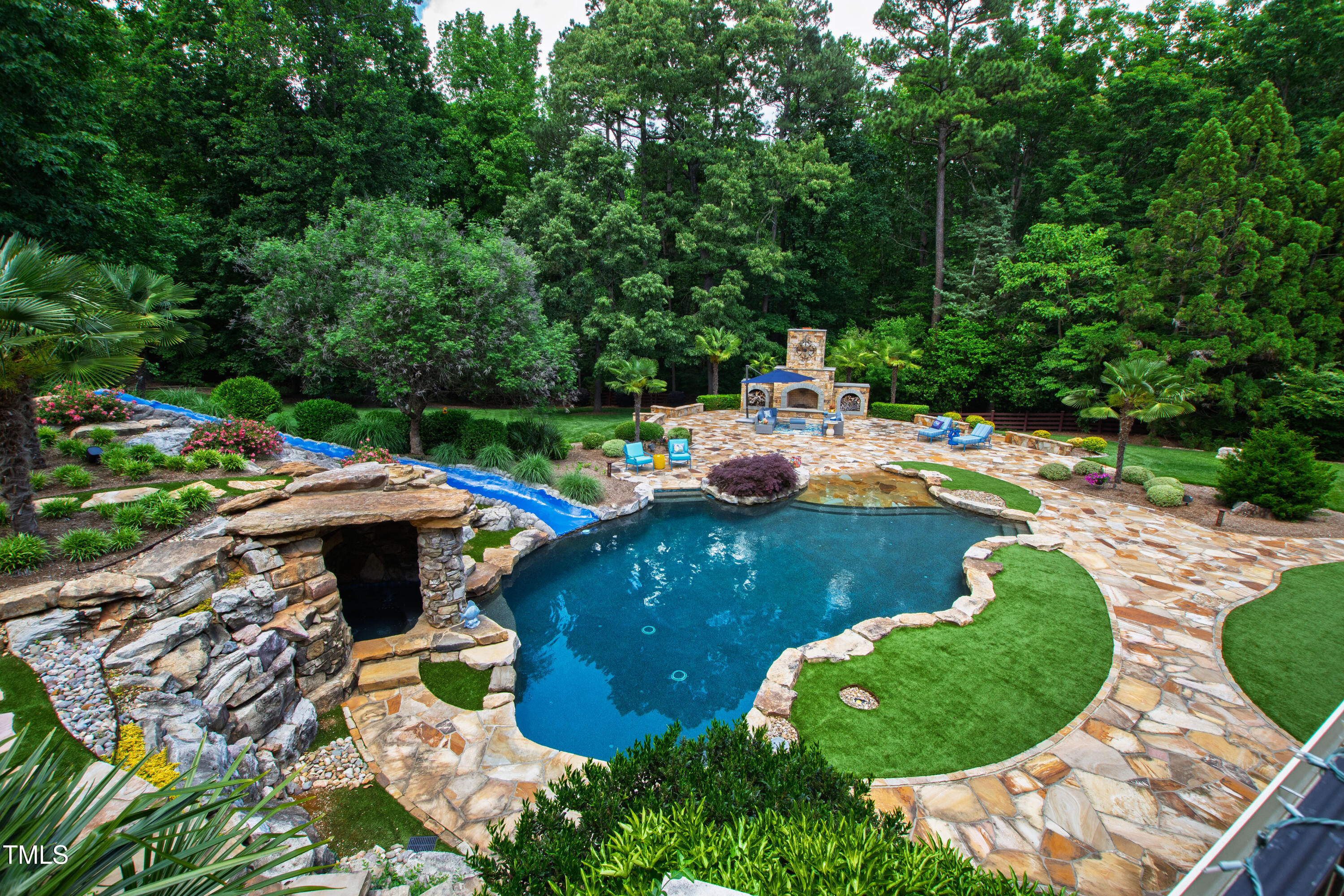 2421 Acanthus Drive